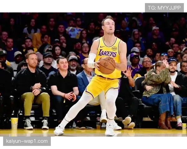 湖人外线火力再遭重创，肯纳德手指受伤出战成疑